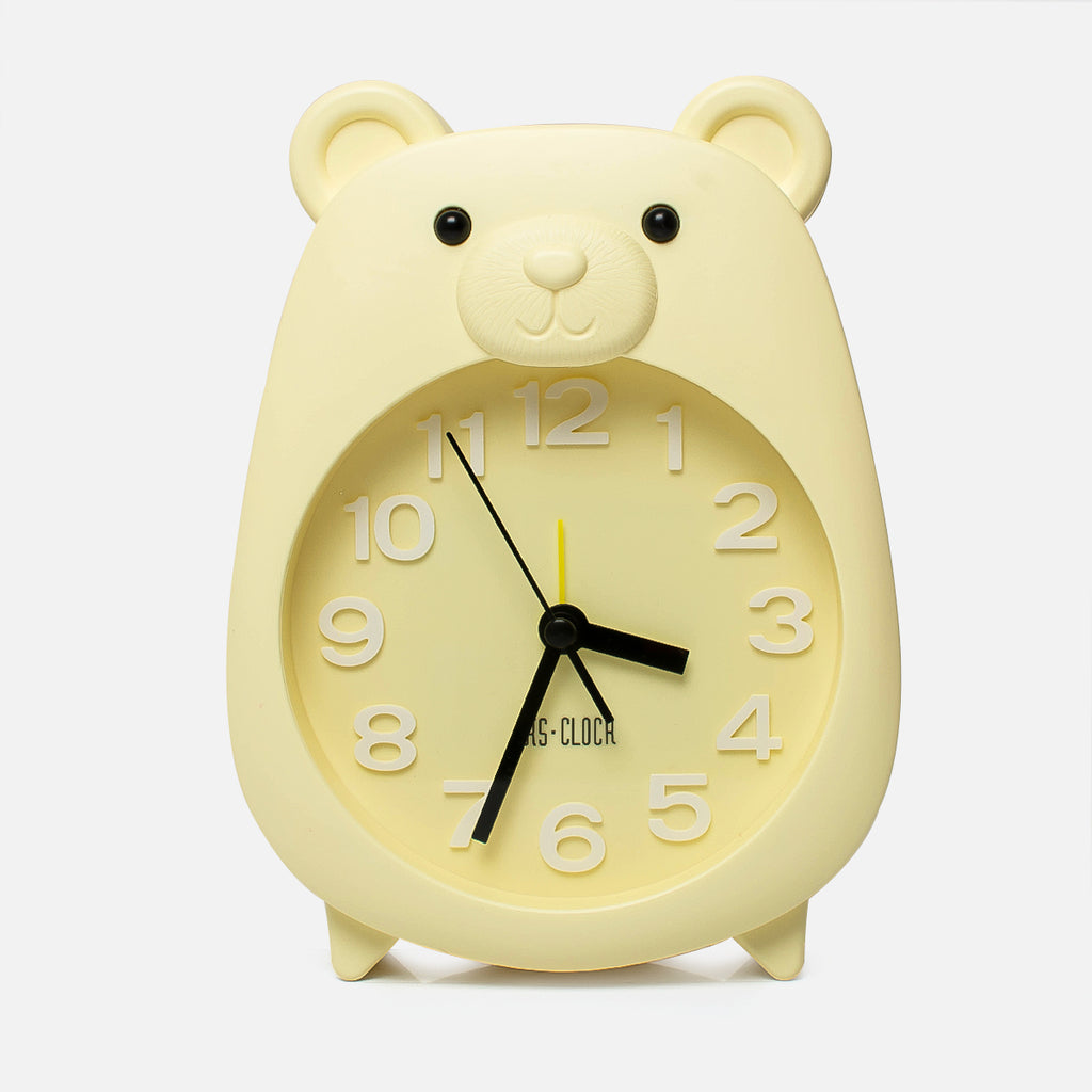 Reloj despertador forma de Osito amarillo Este reloj despertador tiene un diseño hermoso y cute, puedes programar tu alarma de manera facil y sencilla. Te permitirá llegar siempre puntual a cualquier evento programado. Disponible en varios colores: rosado, amarillo y verde. Como todos los productos de blinkaccesorios, este reloj cuenta con la garantía.