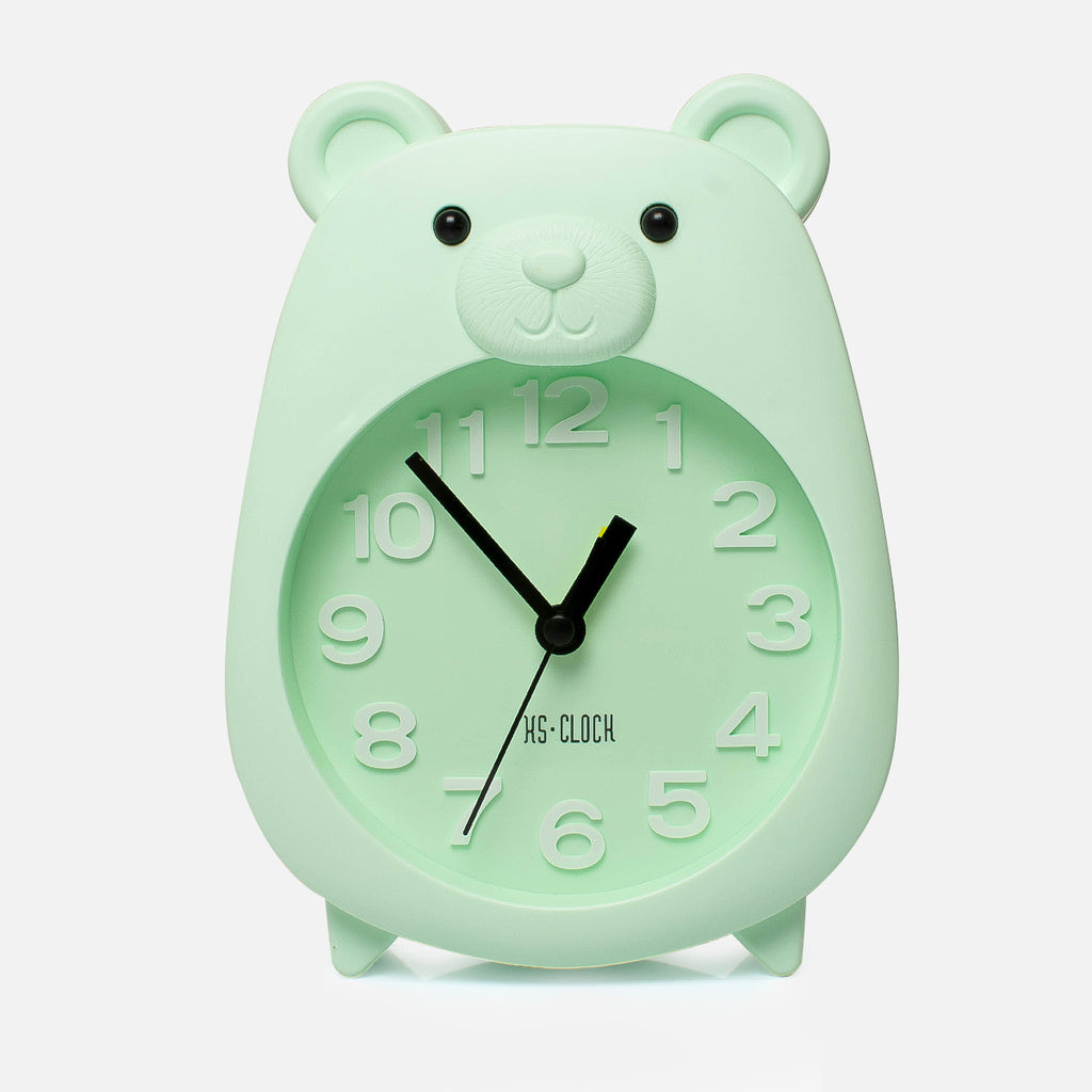 Reloj despertador forma de Osito verde Este reloj despertador tiene un diseño hermoso y cute, puedes programar tu alarma de manera facil y sencilla. Te permitirá llegar siempre puntual a cualquier evento programado. Disponible en varios colores: rosado, amarillo y verde. Como todos los productos de blinkaccesorios, este reloj cuenta con la garantía.